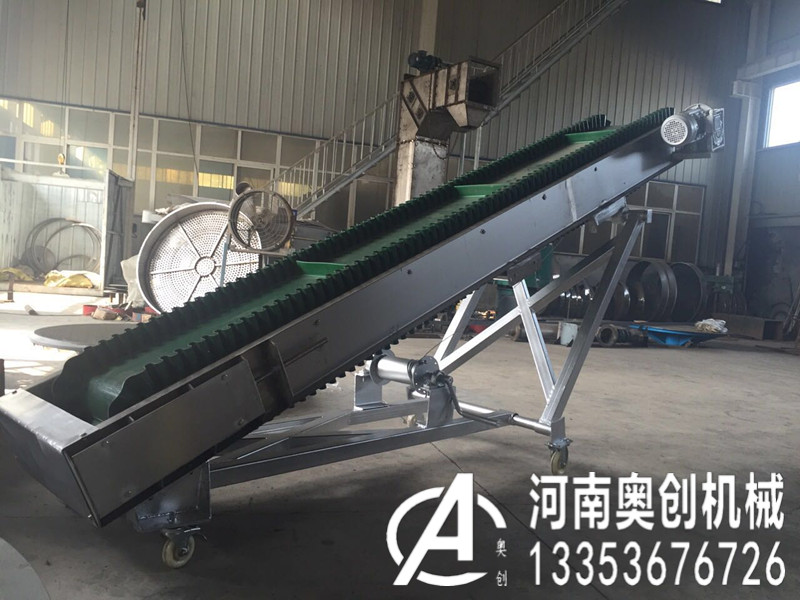 移動升降擋邊皮帶機(jī)廠家展示